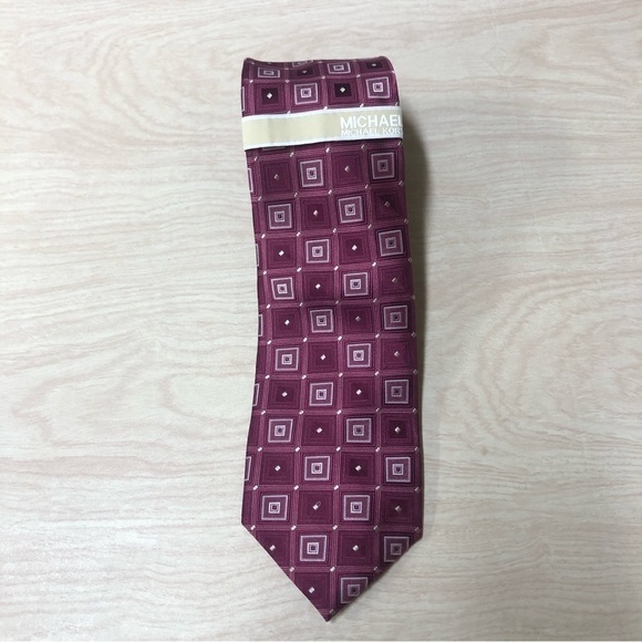 Michael Michael Kors Red Square Print Silk Tie NWT - Picture 1 of 3